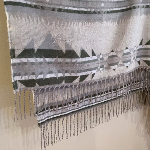 Jackson Rowe Poncho - Picture 7 of 9